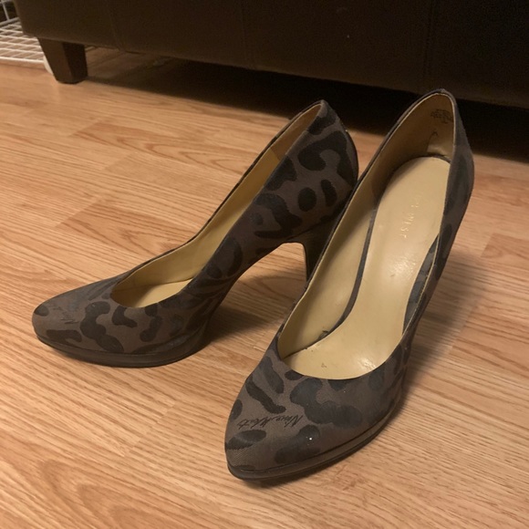 Pumps - Picture 2 of 2